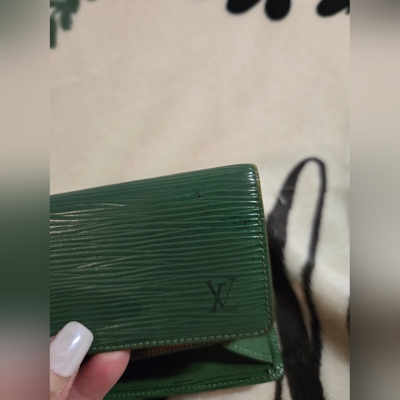 💯 Authentic Vintage Louis Vuitton Epi Sarah Wallet (Green) - Picture 14 of 16